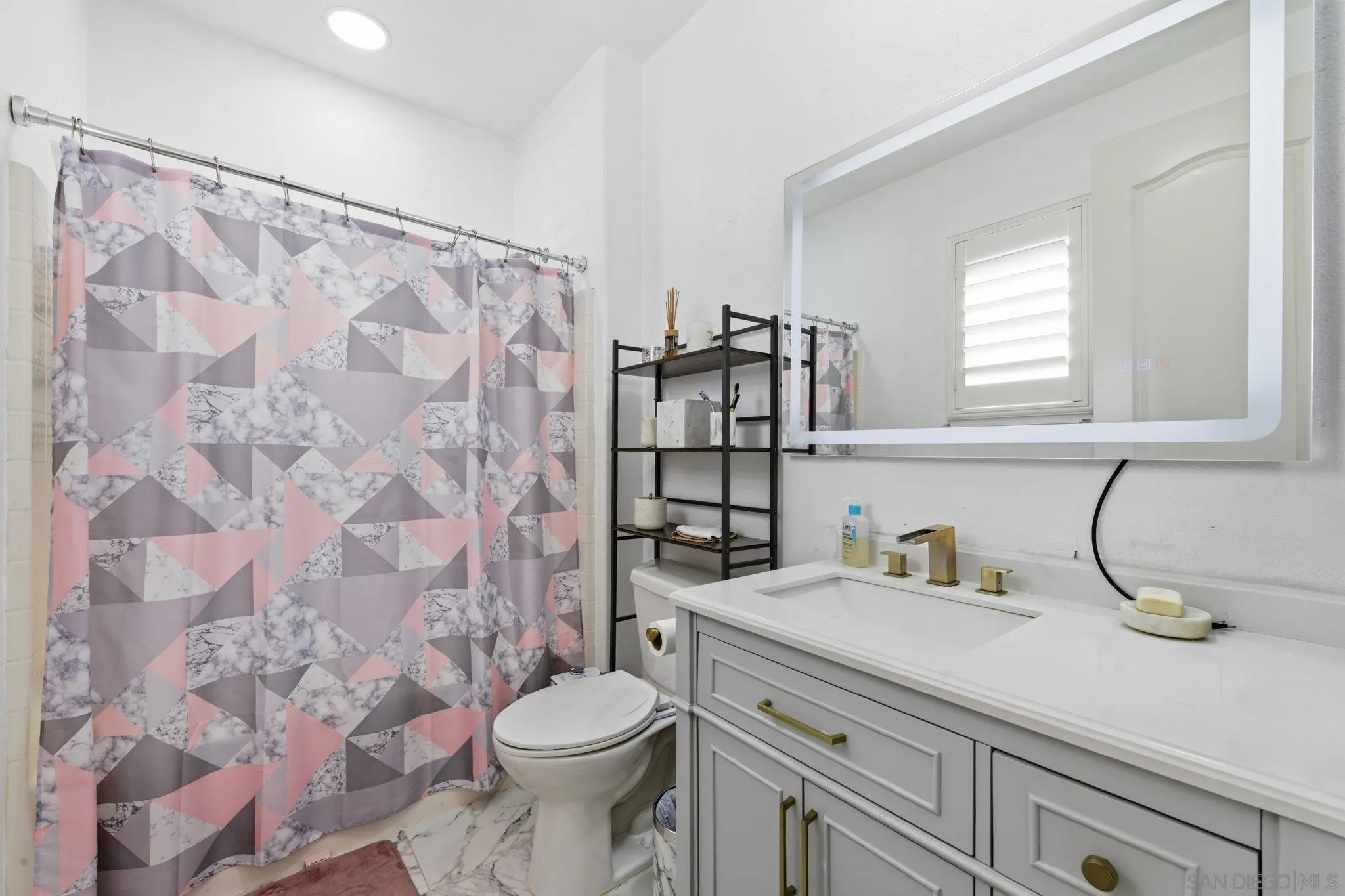 https://cdn.realtyfeed.com/cdn/127/260021893/891538bf7dc6c3564fd7ec493ee4d3b7.webp