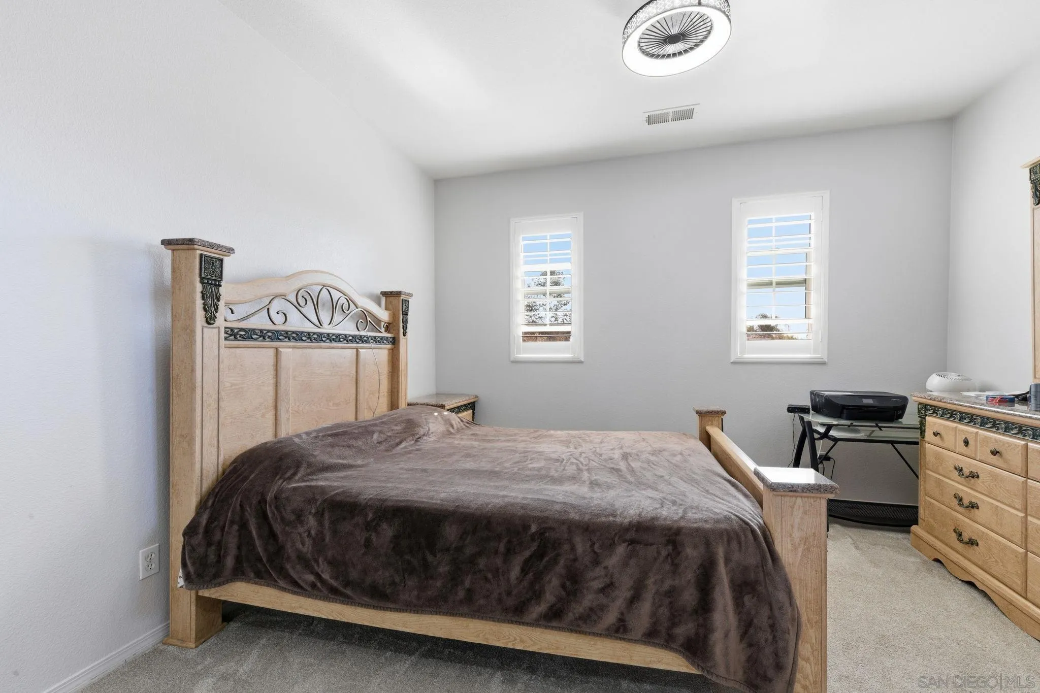 https://cdn.realtyfeed.com/cdn/127/260021893/ad154746186064e9755d26d127395cc0.webp