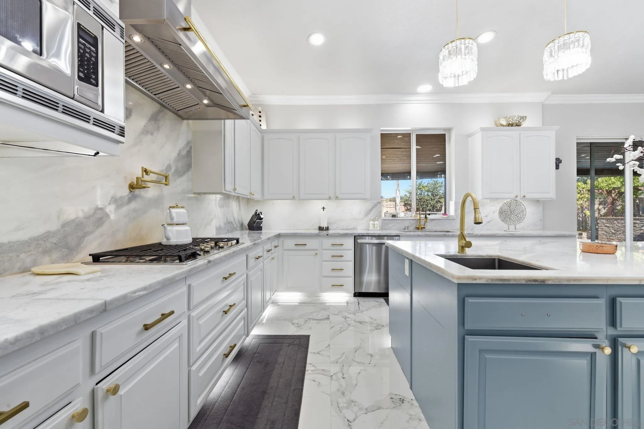 https://cdn.realtyfeed.com/cdn/127/260021893/b550afbf385d6183bd5b283c9d9740bd.webp