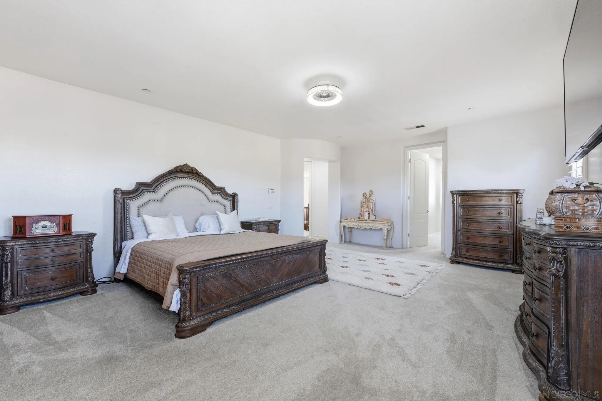 https://cdn.realtyfeed.com/cdn/127/260021893/f9266de808fc5980fd969f1b3d0ec9a2.webp
