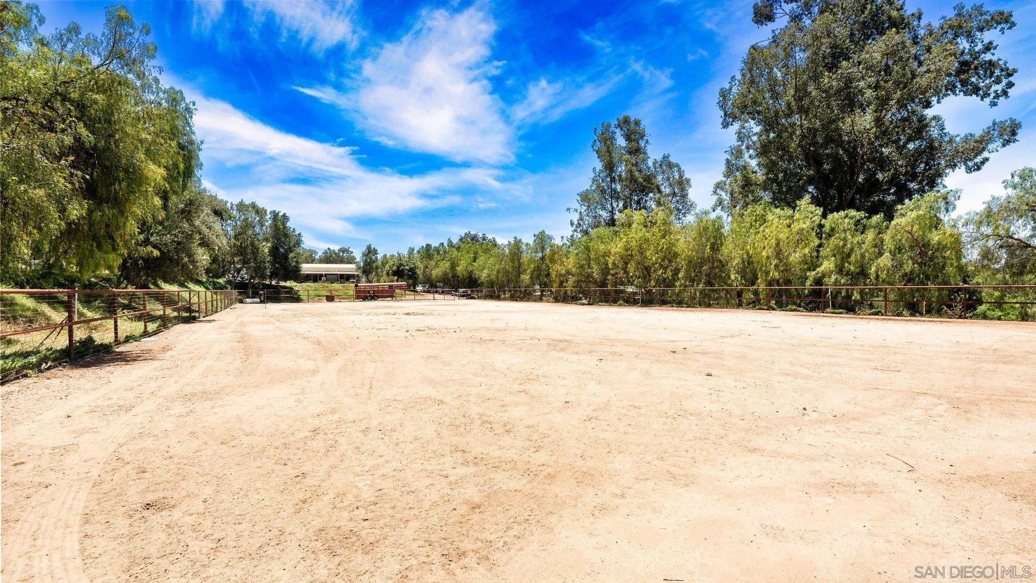 https://cdn.realtyfeed.com/cdn/127/260021894/45e75702f0df558e272287064df69ab9.webp