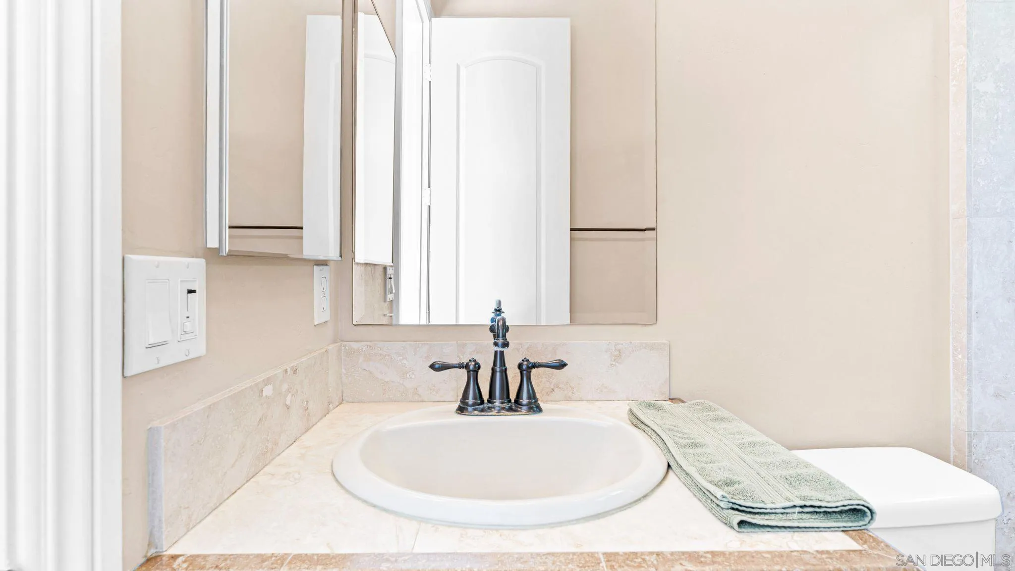 https://cdn.realtyfeed.com/cdn/127/260021894/4e1a68c751ffc65025439759181b6bdf.webp