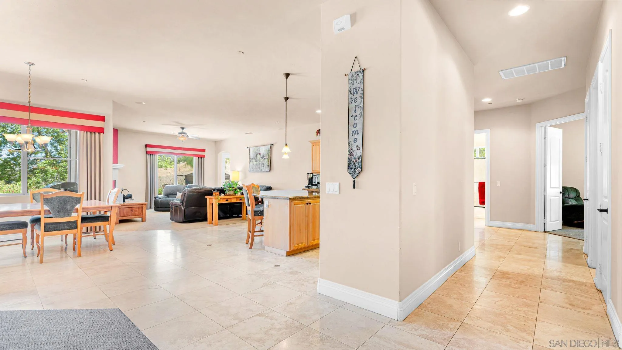 https://cdn.realtyfeed.com/cdn/127/260021894/c1e90812abf26ffa000ee48427eb328d.webp