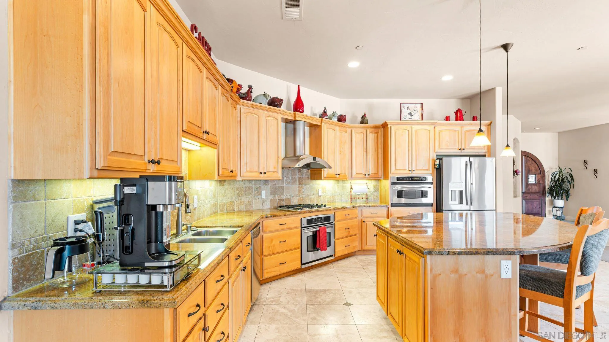 https://cdn.realtyfeed.com/cdn/127/260021894/d218a524335d1144620ef05cb378bed2.webp
