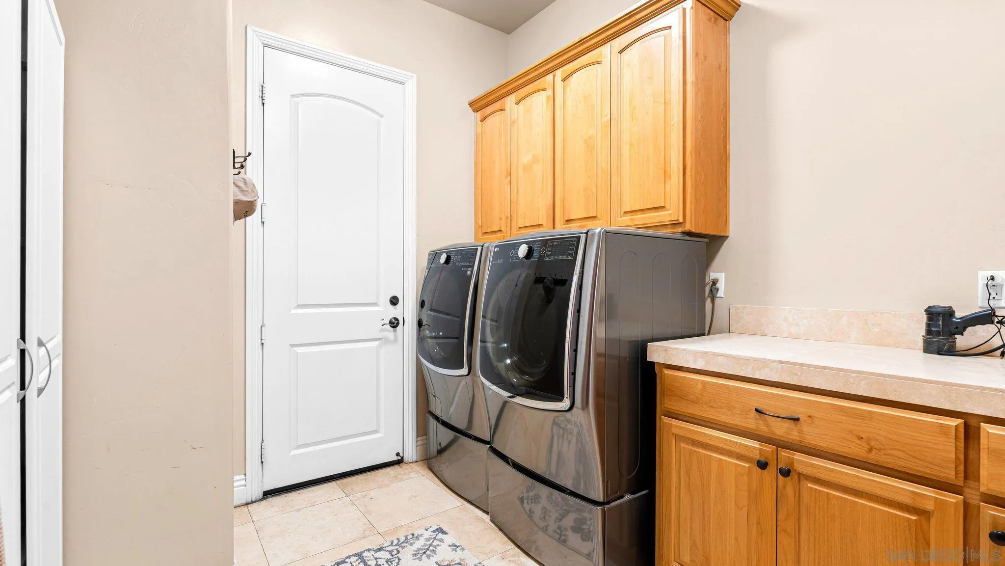 https://cdn.realtyfeed.com/cdn/127/260021894/fd858accf469045e1bc63c794e3dbb2b.webp