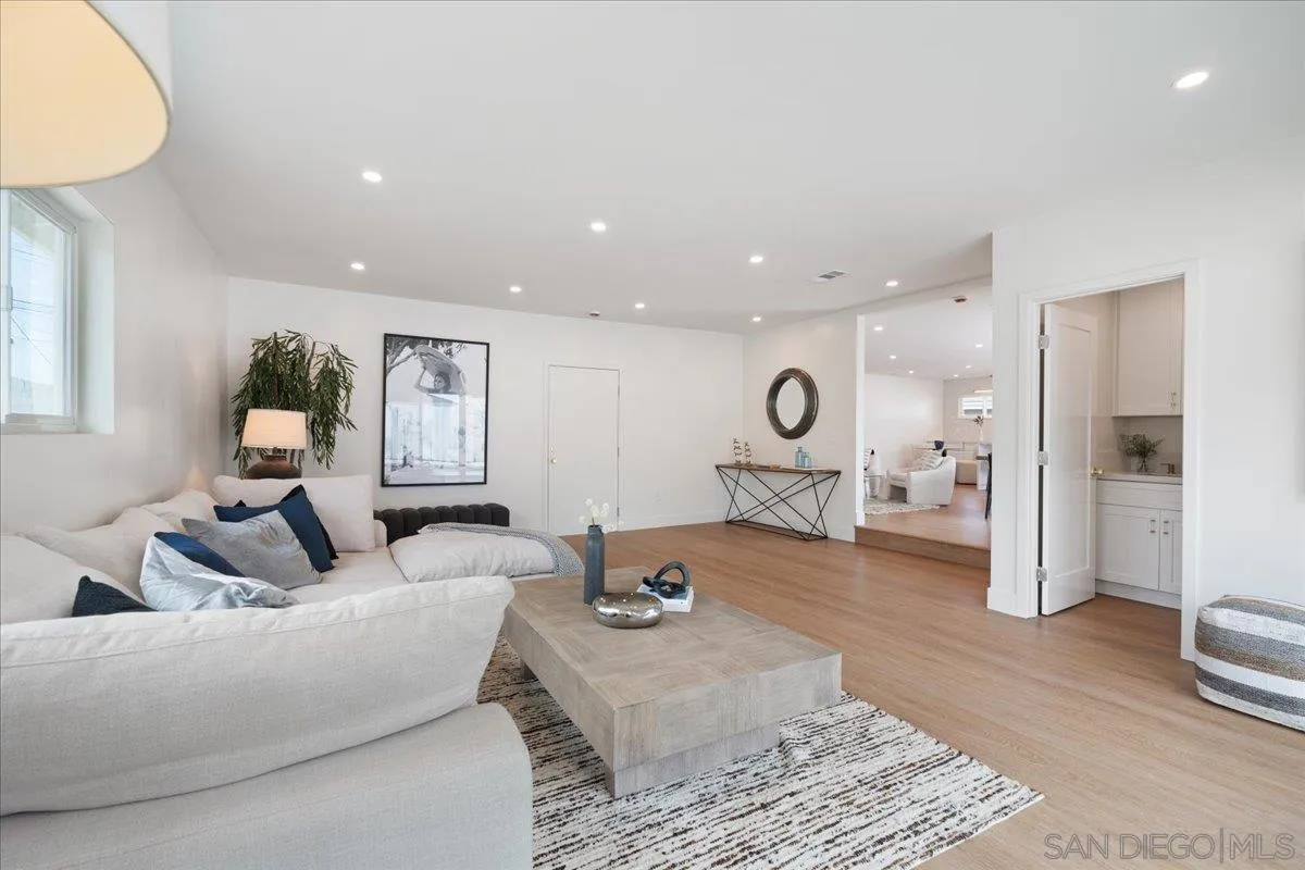 https://cdn.realtyfeed.com/cdn/127/260021899/dcc9f194f2340ef4ada8fe89139f46fe.webp
