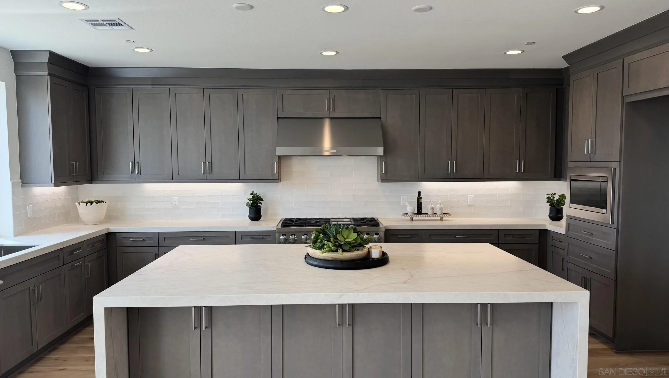 https://cdn.realtyfeed.com/cdn/127/260021901/24c621d51d1be462fe50733605b61175.webp