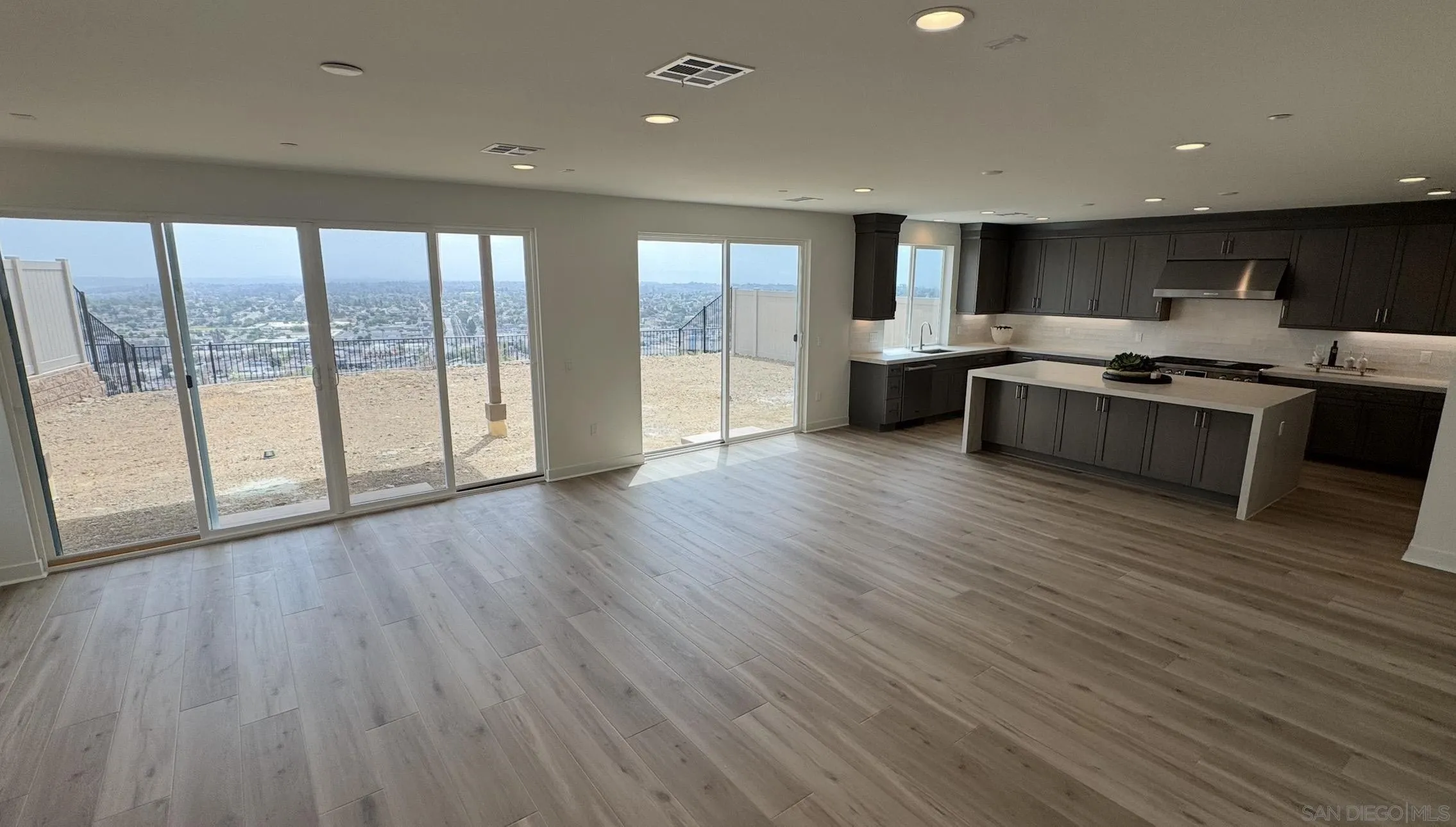 https://cdn.realtyfeed.com/cdn/127/260021901/2f8dfc004f9103a36157c5ce322f9628.webp