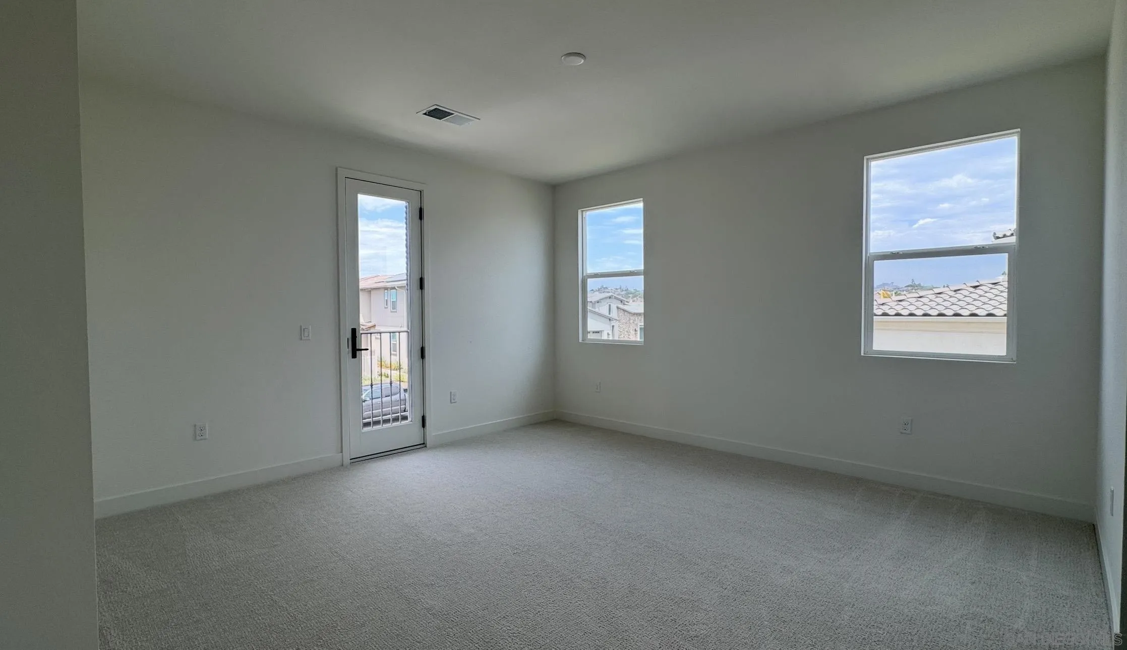 https://cdn.realtyfeed.com/cdn/127/260021901/b0bfe3e40bfd6393accad847169ad82d.webp
