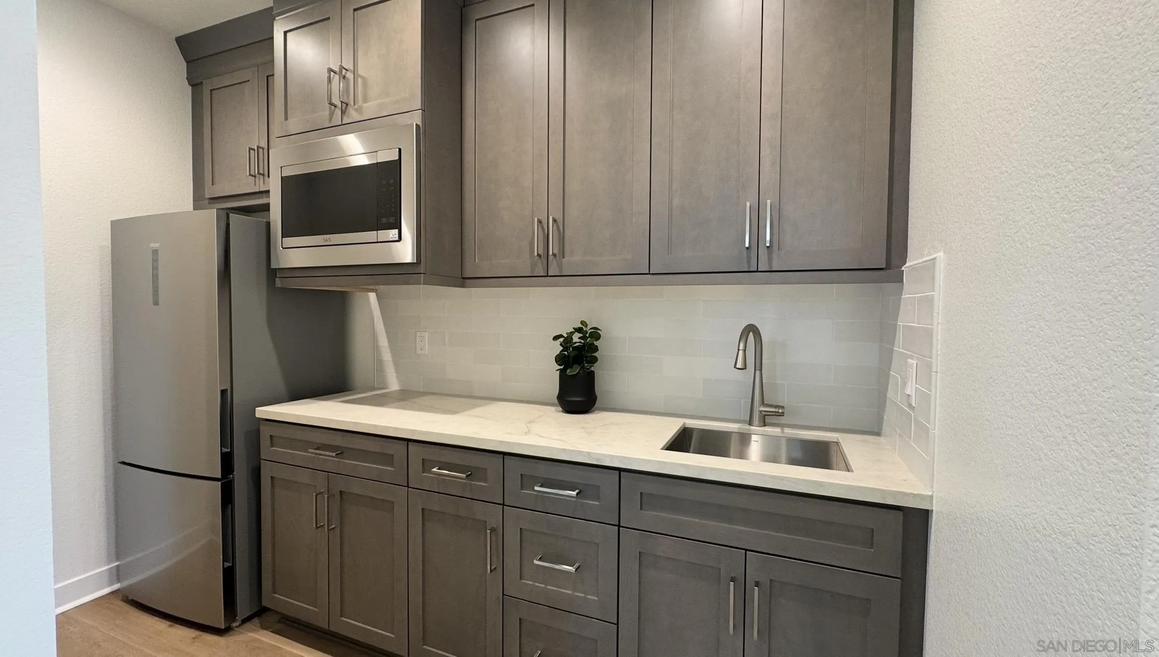 https://cdn.realtyfeed.com/cdn/127/260021901/bc2471b981c74fd6dec1d04db6f0bc30.webp
