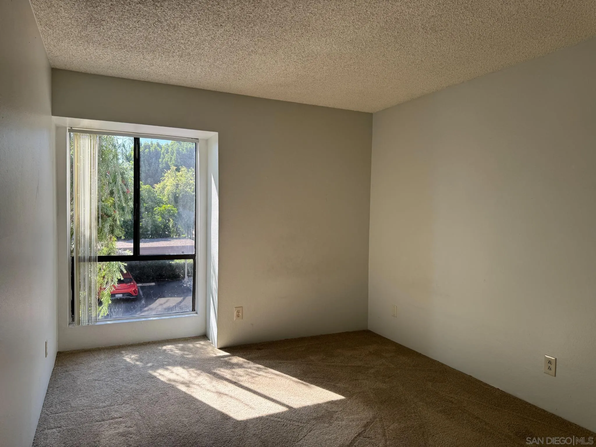 https://cdn.realtyfeed.com/cdn/127/260021904/2ebad812e4261a2f730193cc33c14dd2.webp