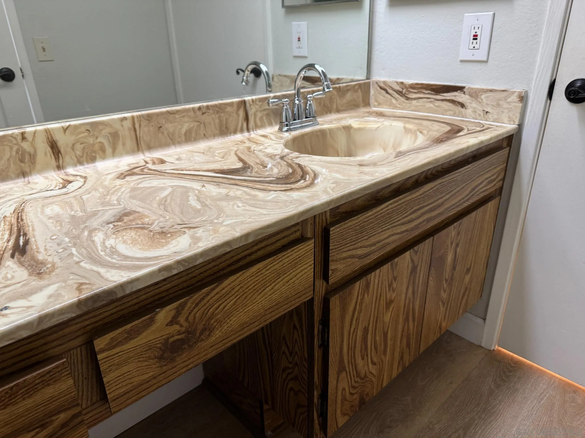 https://cdn.realtyfeed.com/cdn/127/260021904/32463926374344f50733c4eed35ec459.webp