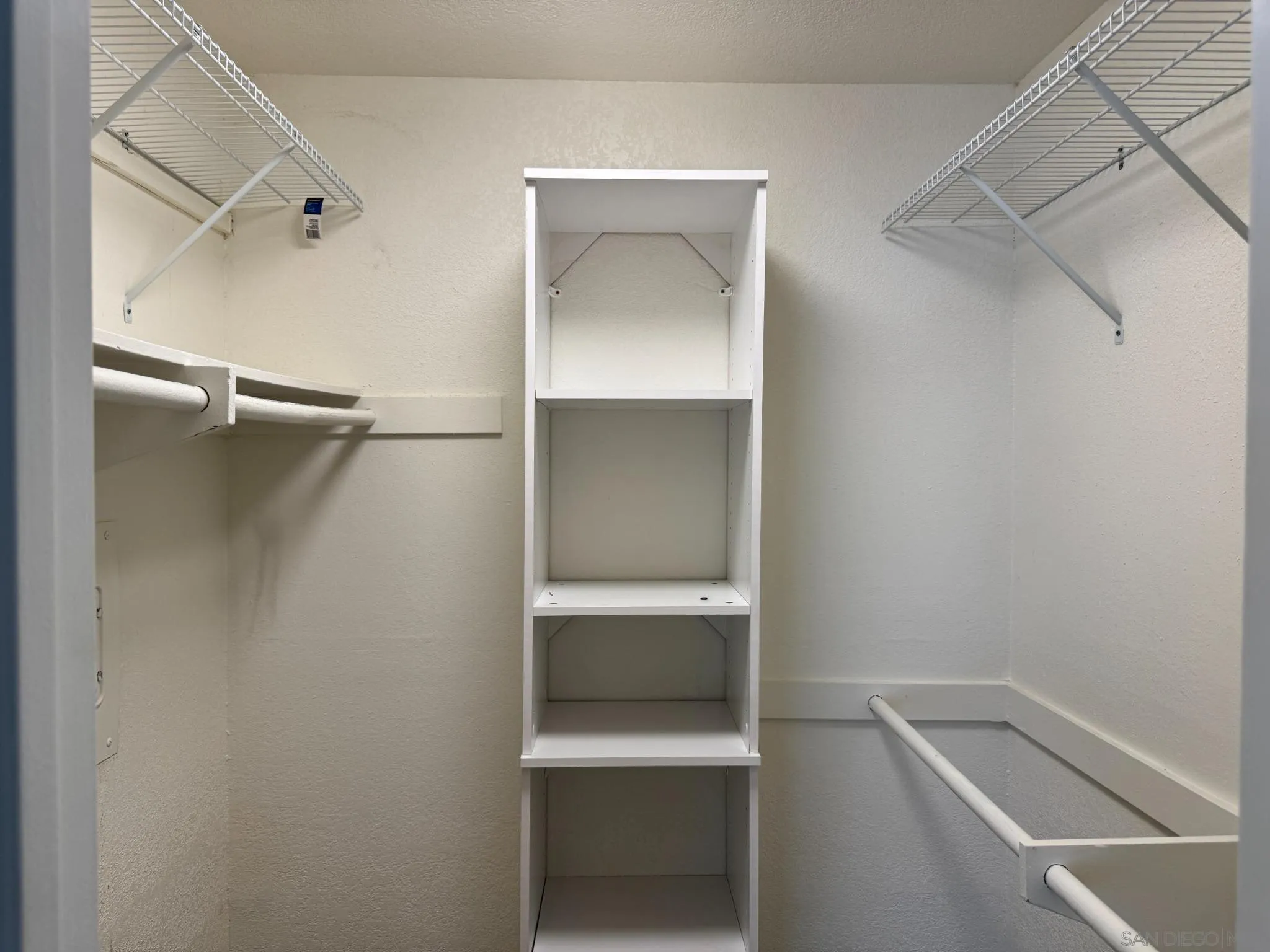 https://cdn.realtyfeed.com/cdn/127/260021904/33b034ec1c8a36297f511449a4e0b93b.webp