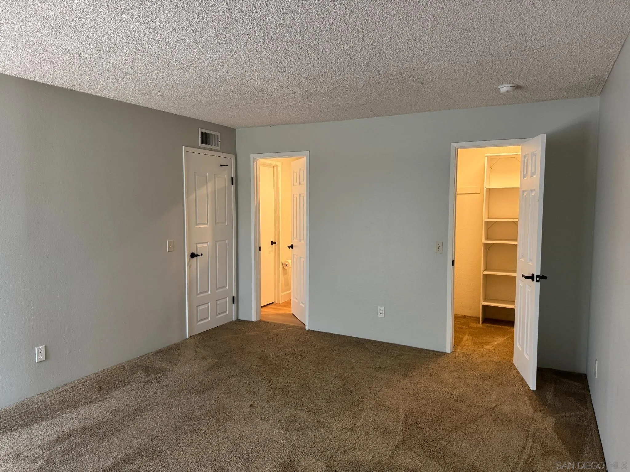 https://cdn.realtyfeed.com/cdn/127/260021904/4d0e6327624dfc856edf7a3582f8513c.webp