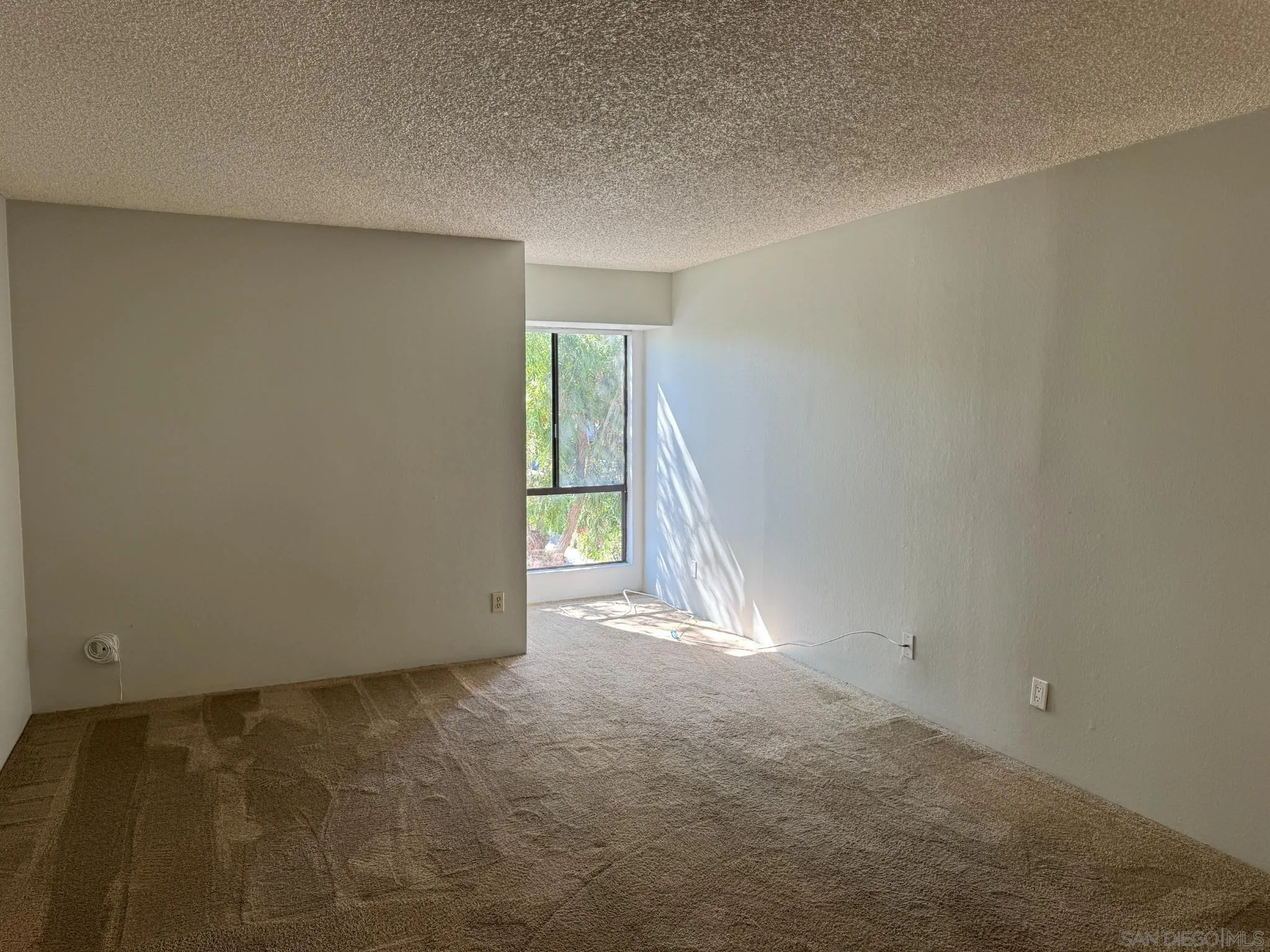 https://cdn.realtyfeed.com/cdn/127/260021904/667397898bd45227accd7906840cdd3d.webp