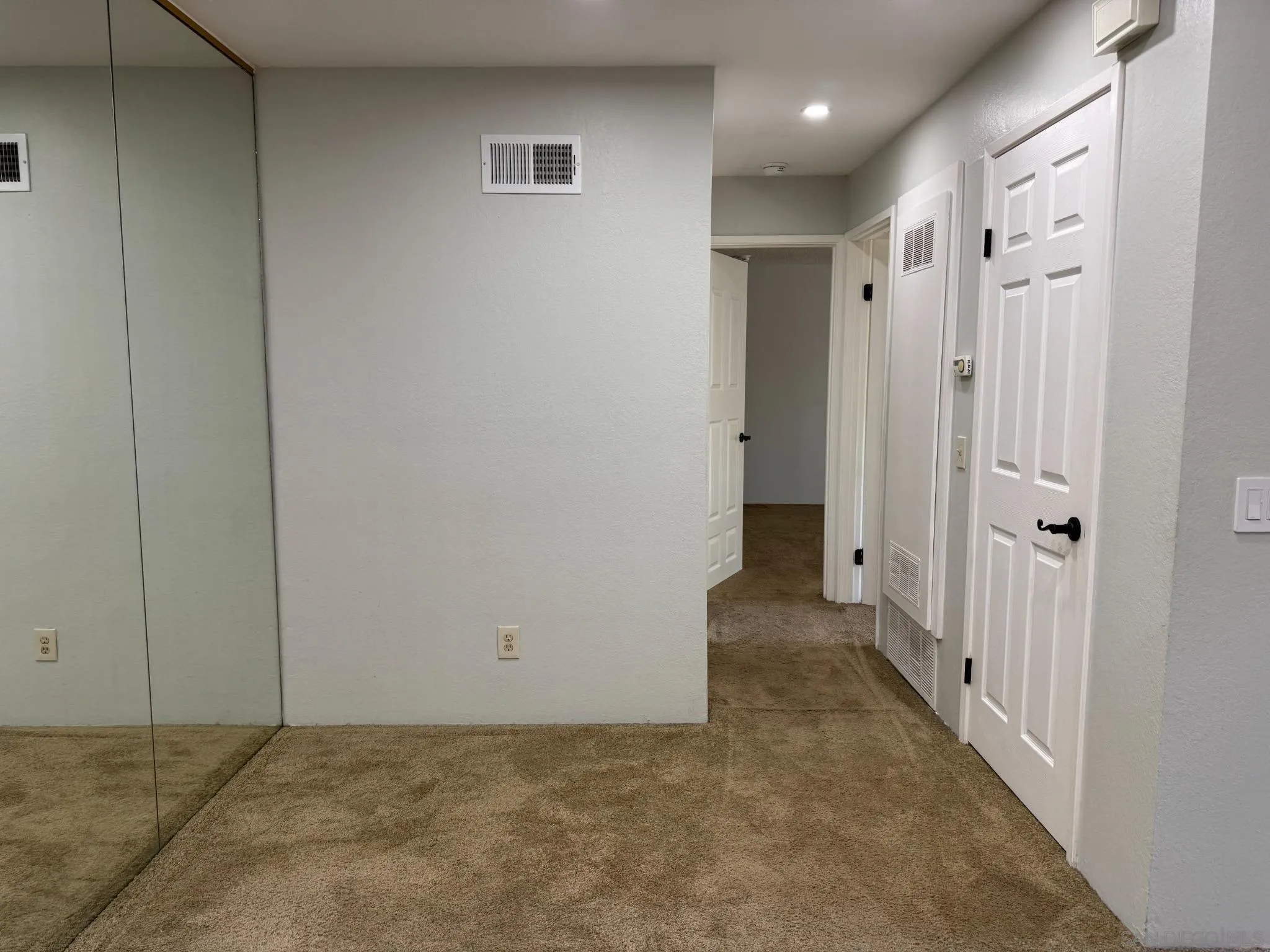 https://cdn.realtyfeed.com/cdn/127/260021904/a81b2ad024ff5fb118c12f4b754508c7.webp