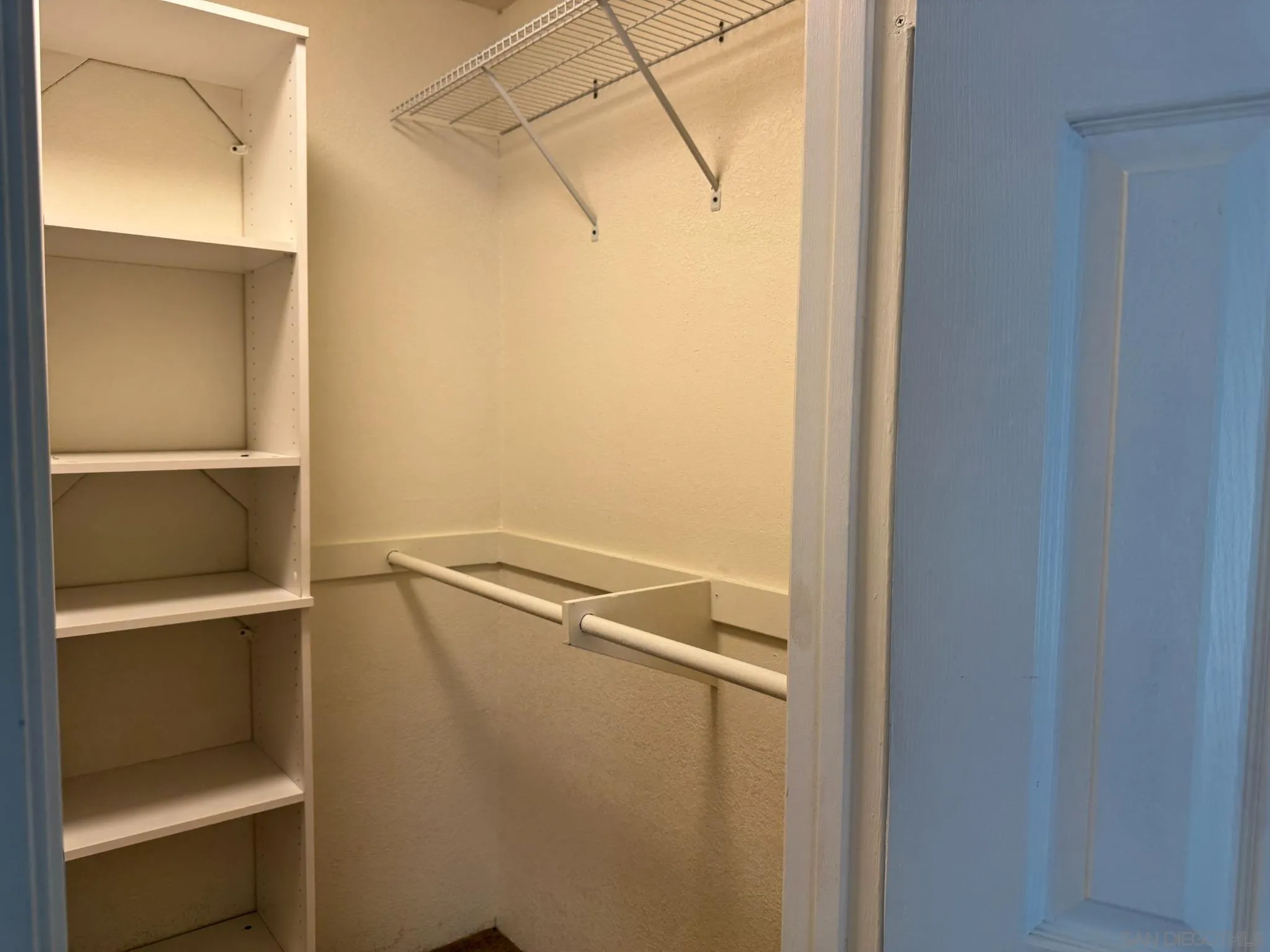 https://cdn.realtyfeed.com/cdn/127/260021904/c8cce52c19ea0cd12a0bbbd2aadc855c.webp
