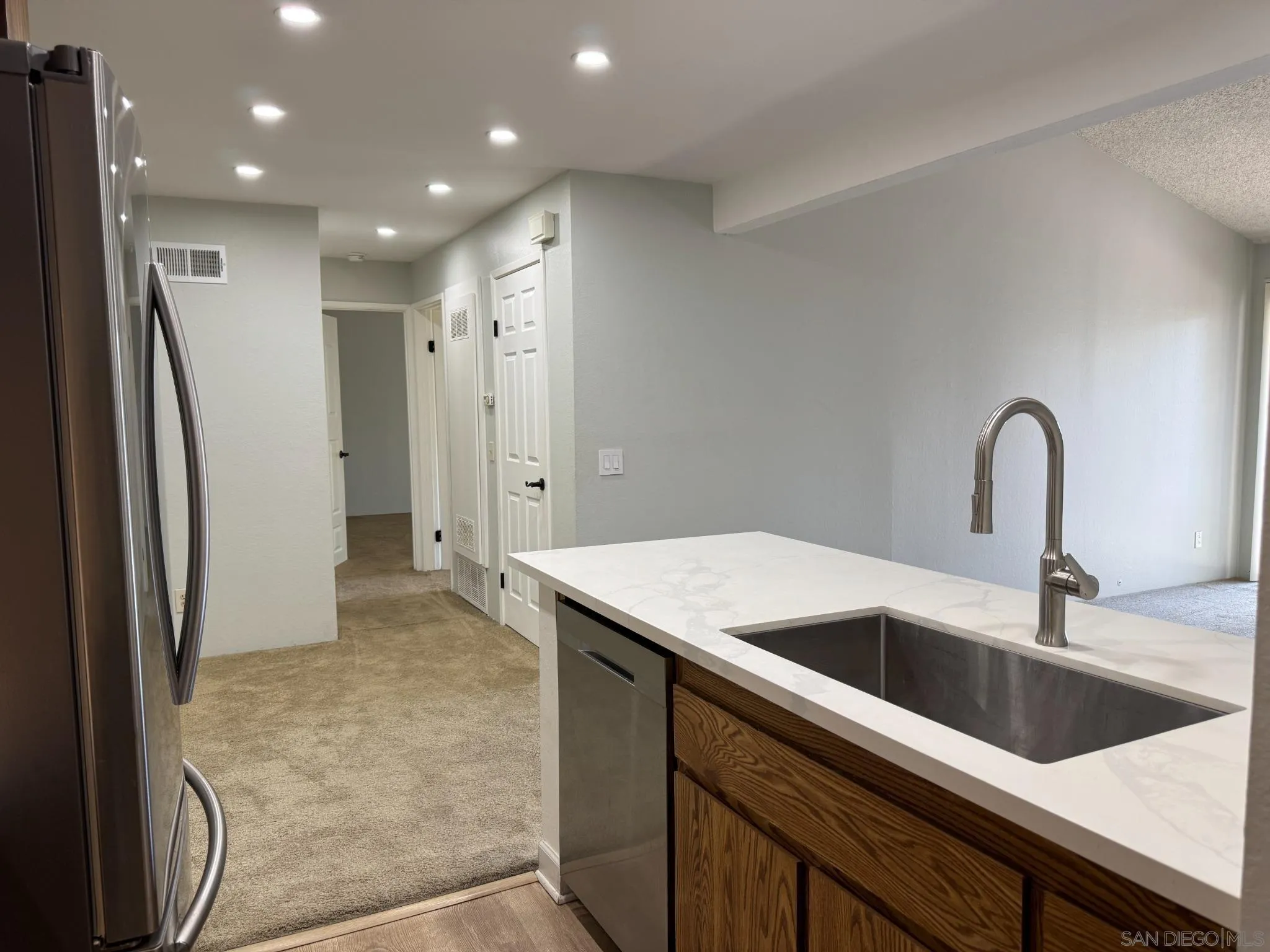 https://cdn.realtyfeed.com/cdn/127/260021904/ffc4419a80443f9636b9b8590f3407b7.webp