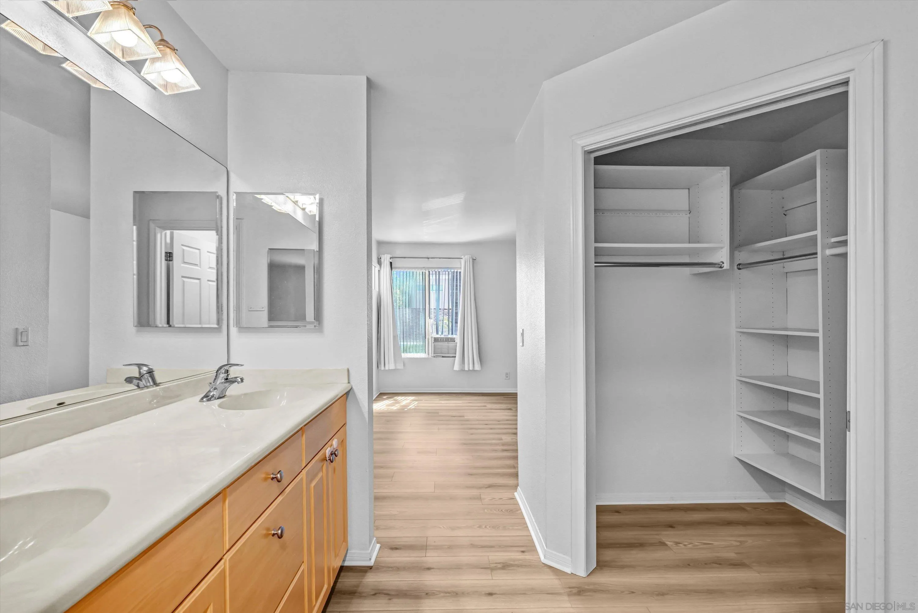 https://cdn.realtyfeed.com/cdn/127/260021908/93dfb3b91d77e77e7814f494886d3b66.webp