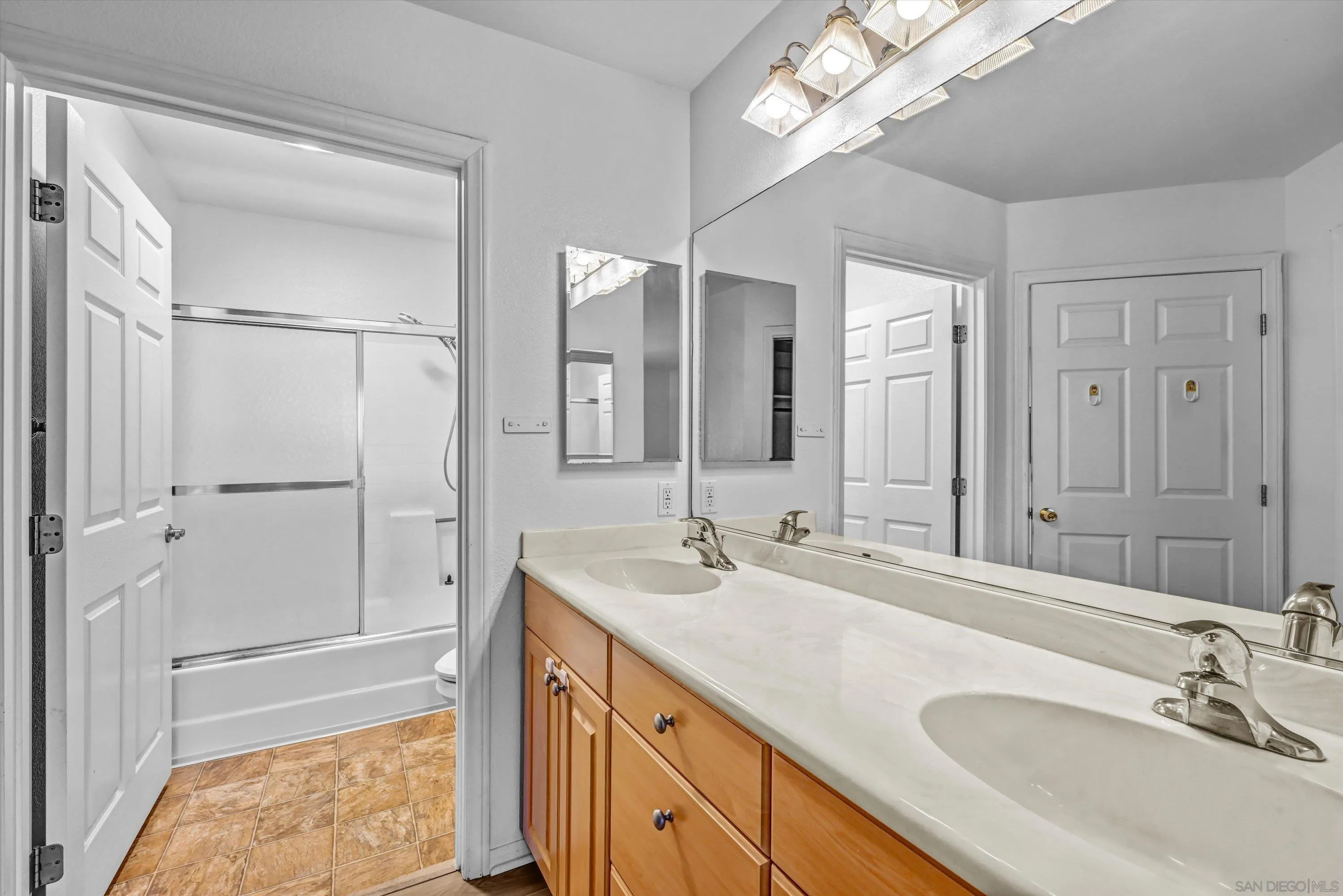 https://cdn.realtyfeed.com/cdn/127/260021908/a869df20cae2b849c6fae8d89c46d357.webp