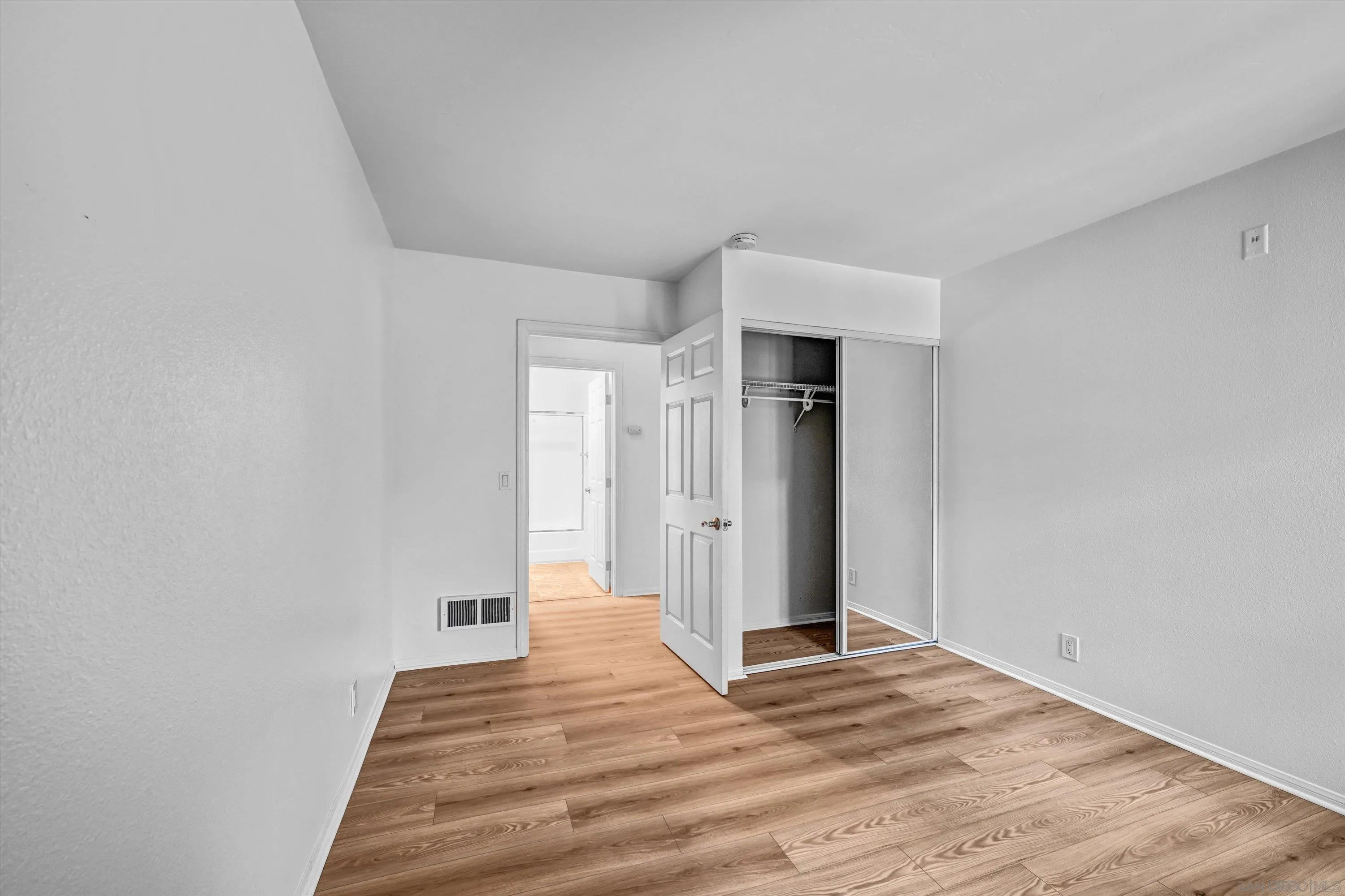 https://cdn.realtyfeed.com/cdn/127/260021908/eedb3b4a551cc1157aa0a5d155335b5d.webp