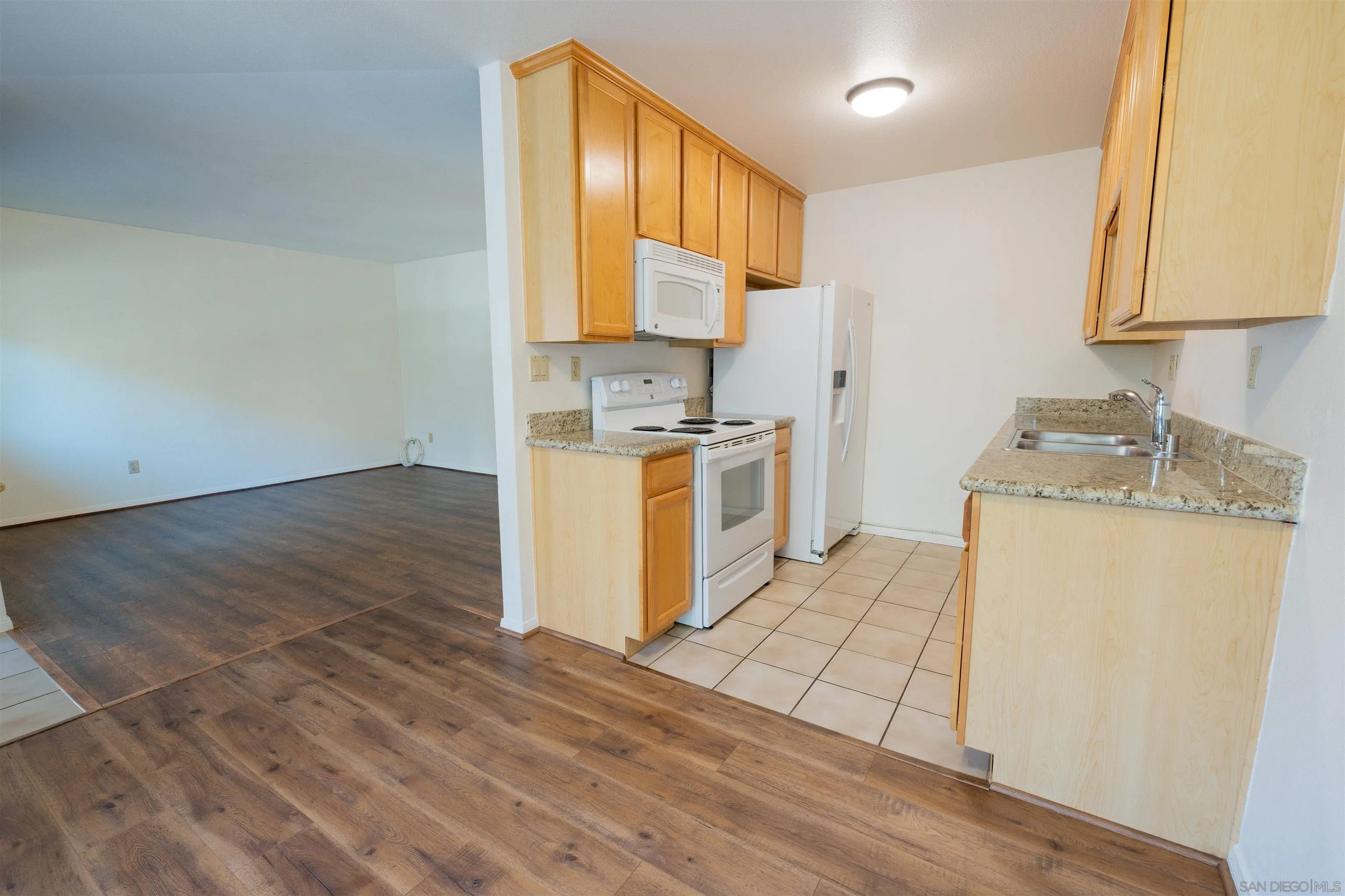 https://cdn.realtyfeed.com/cdn/127/260021923/2ccec5acbe50ea779e914c914d23de68.webp