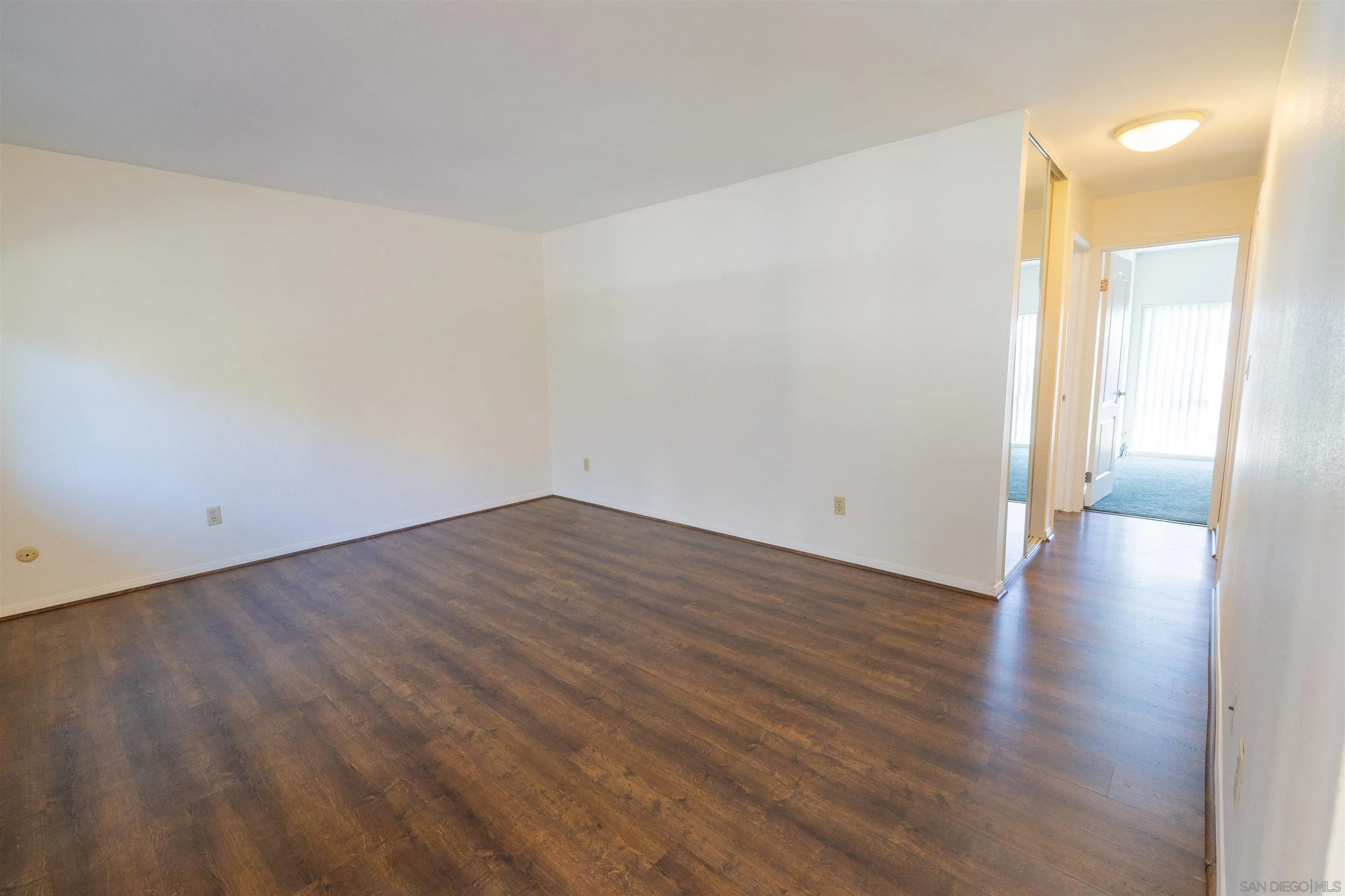 https://cdn.realtyfeed.com/cdn/127/260021923/7ceab7b51919e73b3acc04fd2e9715c1.webp