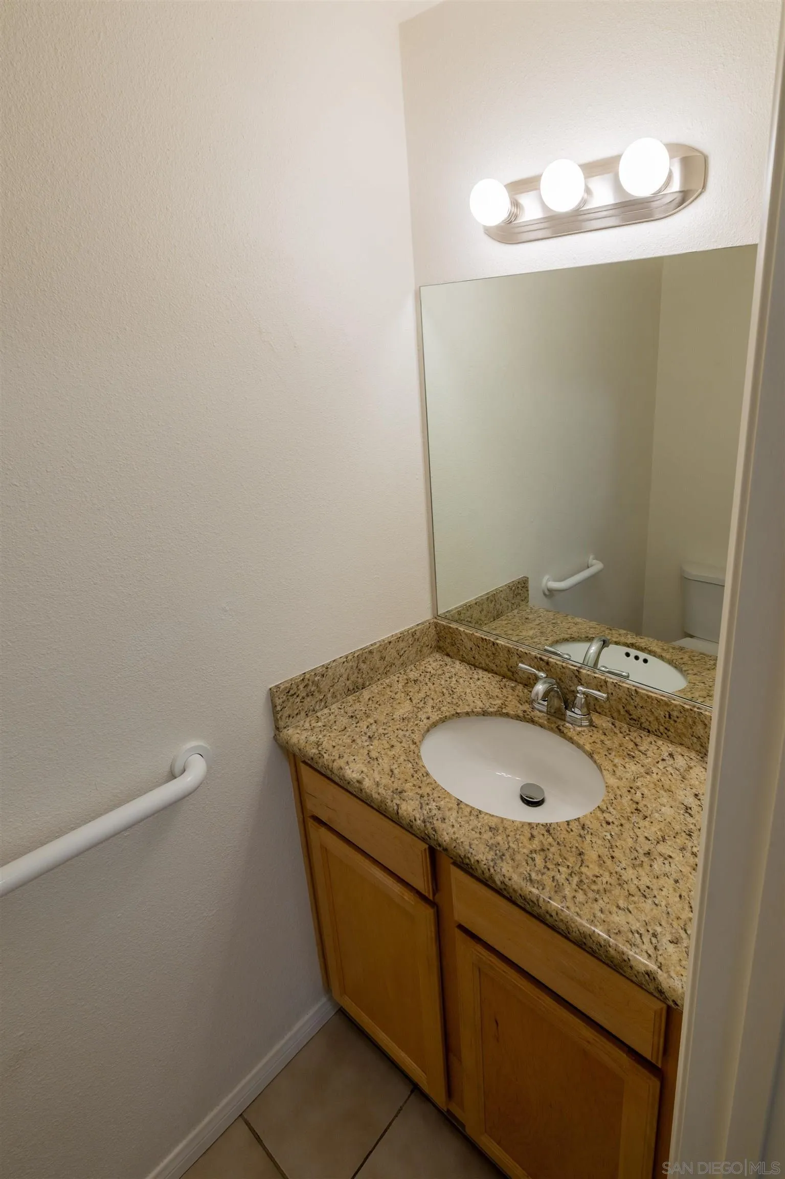https://cdn.realtyfeed.com/cdn/127/260021923/8c6b1728d00bfeee4bd449317dc67dab.webp