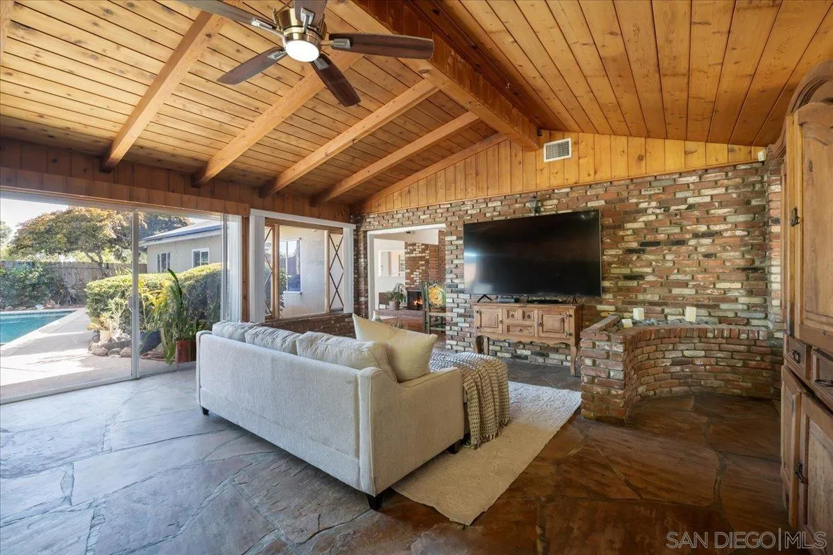 https://cdn.realtyfeed.com/cdn/127/260021924/146aa06930cf56da80327bb684b8aec8.webp