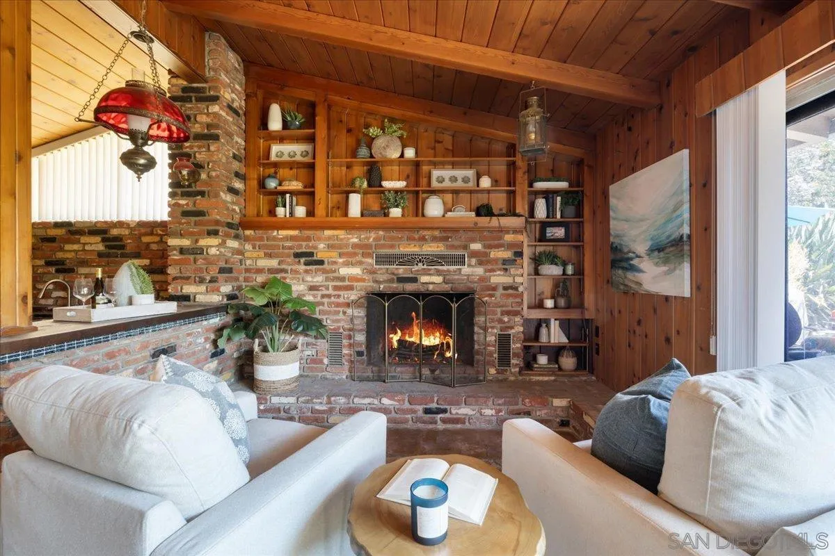 https://cdn.realtyfeed.com/cdn/127/260021924/93f85ea3d4bcf1dcfa12465043f699e8.webp