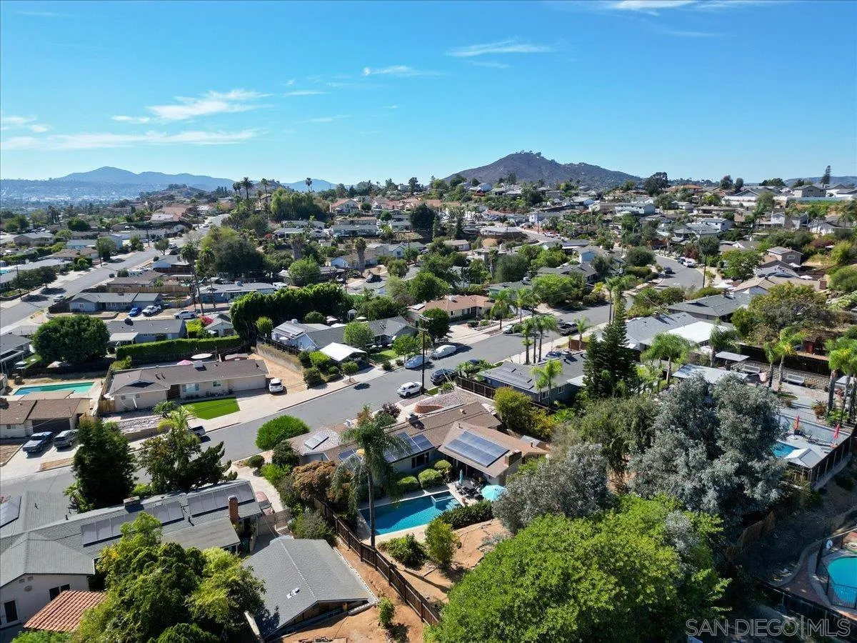 https://cdn.realtyfeed.com/cdn/127/260021924/990cb978def8a74415188e90d83470bb.webp