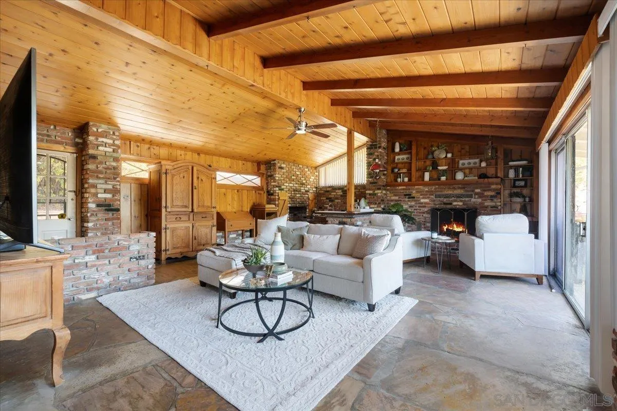 https://cdn.realtyfeed.com/cdn/127/260021924/f3e2029d523848f8b50625d077b18d71.webp