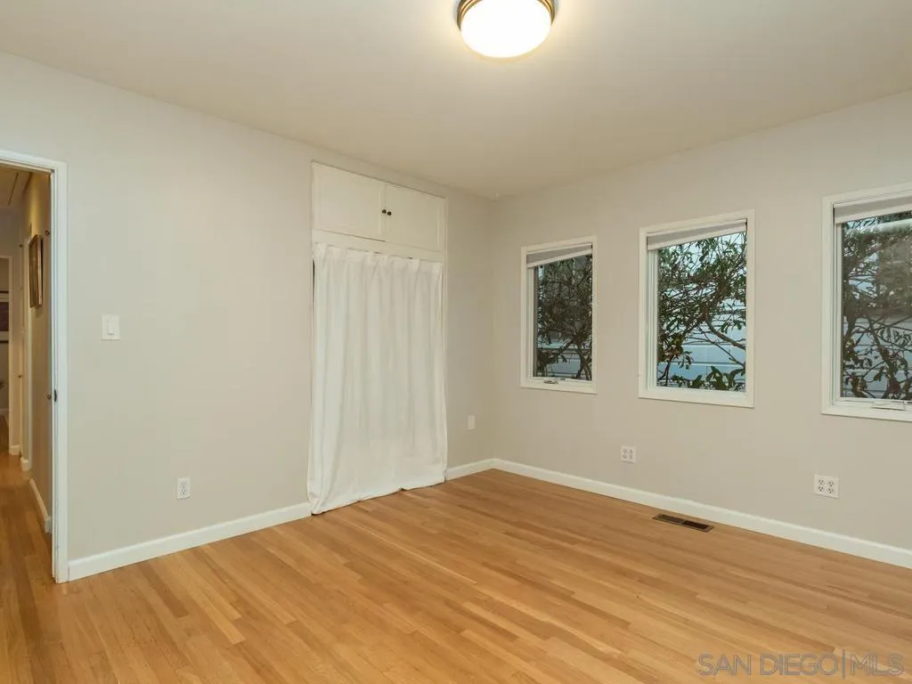 https://cdn.realtyfeed.com/cdn/127/260021936/1c7296c18316521598b4126774e9c855.webp