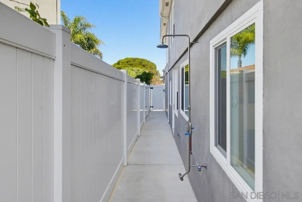 https://cdn.realtyfeed.com/cdn/127/260021953/00371bb5d26178ade7888a3a924cc728.webp