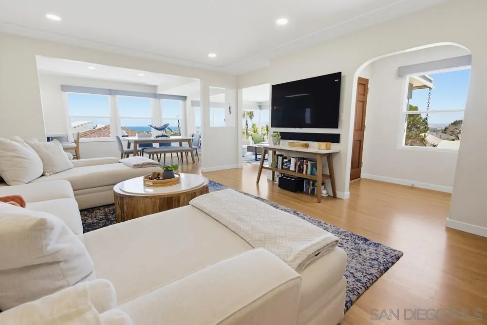 https://cdn.realtyfeed.com/cdn/127/260021953/351ebe97ecaa2fe71abccdf4829747cb.webp