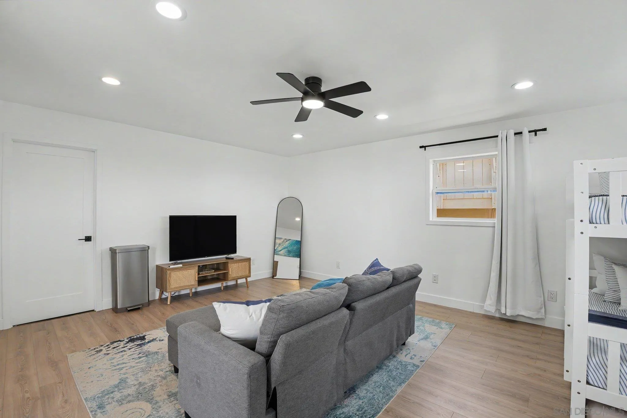 https://cdn.realtyfeed.com/cdn/127/260021976/0bed70ff4cf8074b2655439b70a334e3.webp