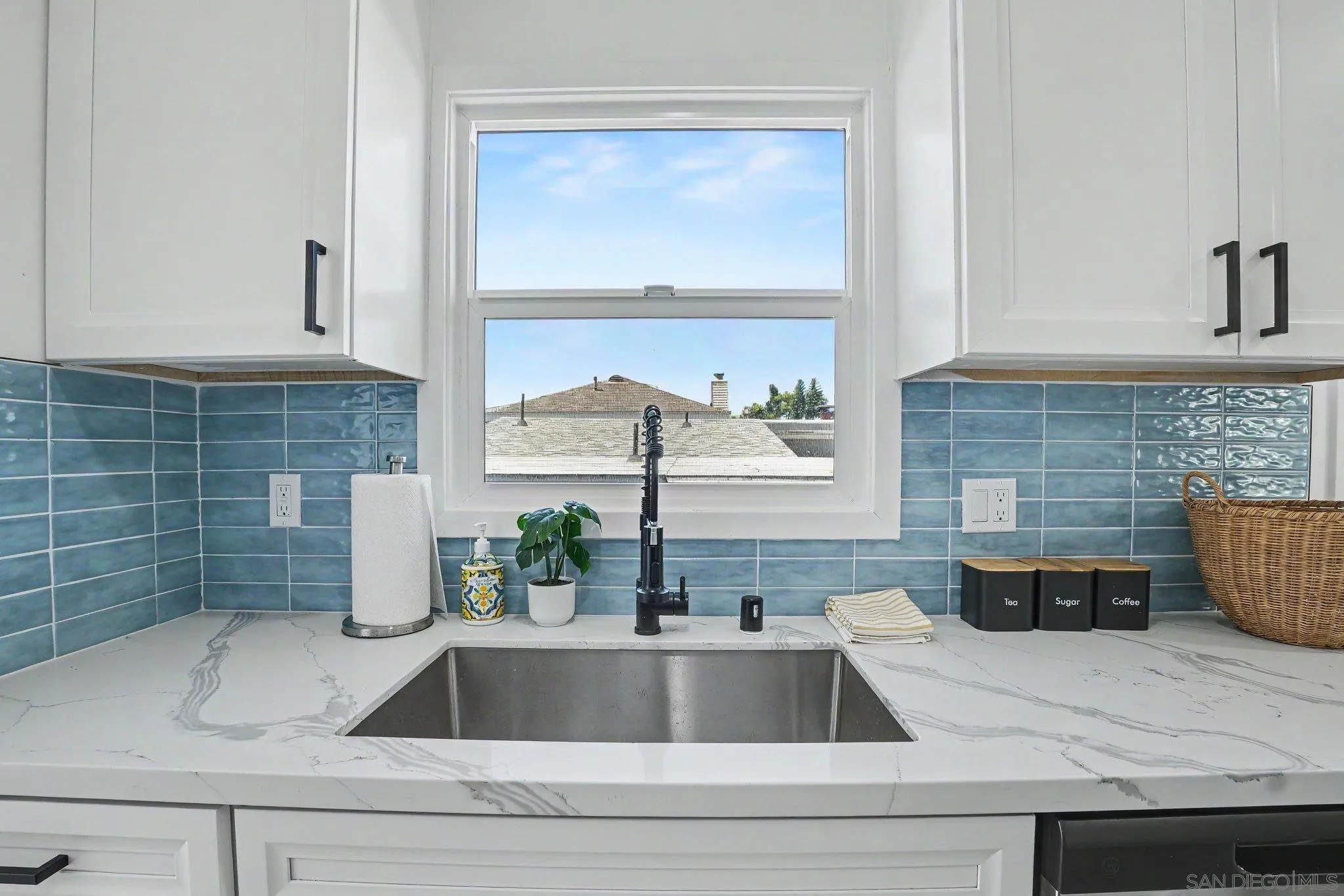 https://cdn.realtyfeed.com/cdn/127/260021976/59484af9eb37434766ed6e624a73ff9b.webp