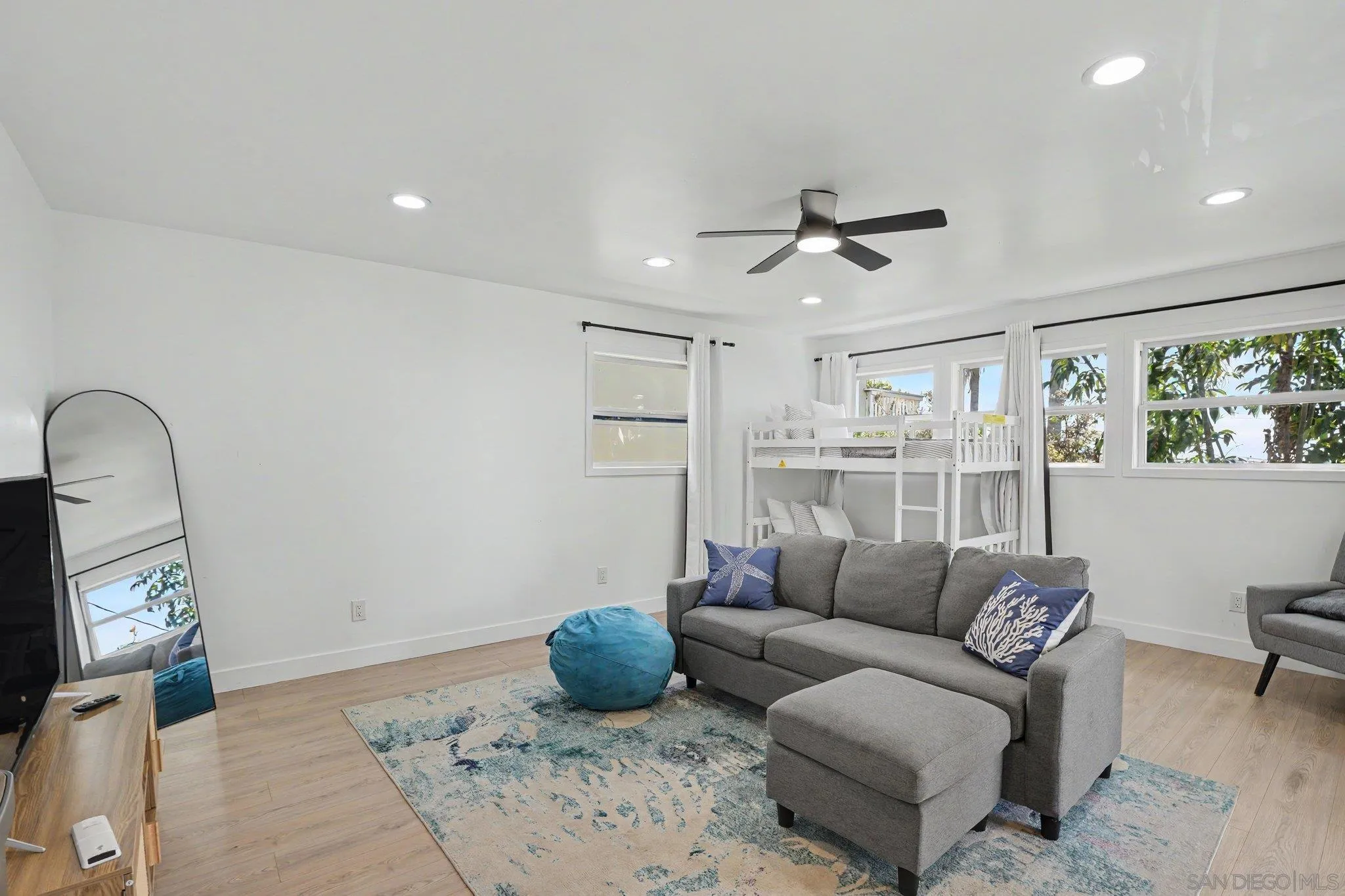 https://cdn.realtyfeed.com/cdn/127/260021976/dff3b314475221e12ce34dc477b73de8.webp
