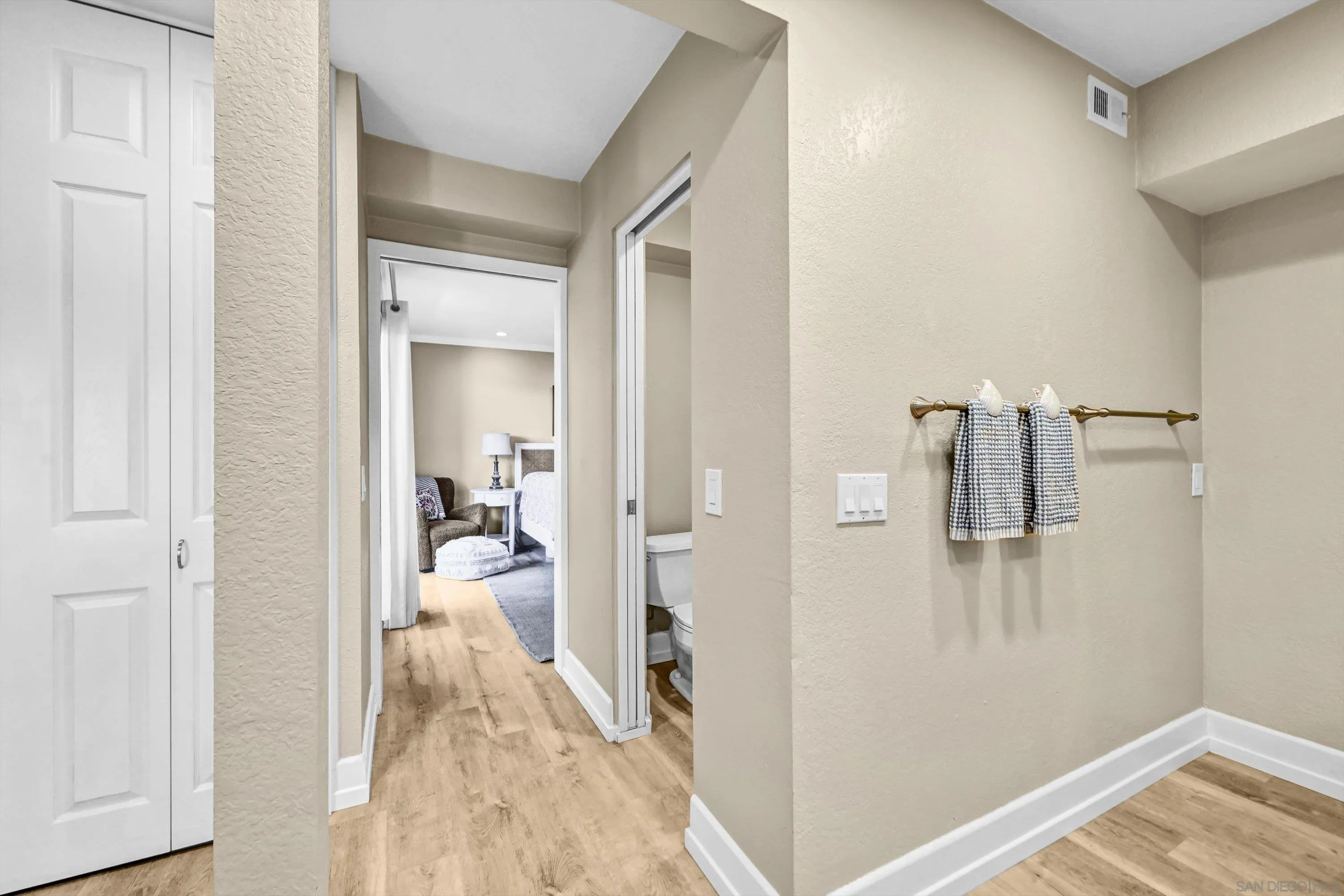 https://cdn.realtyfeed.com/cdn/127/260021980/50ae985dec5afec44791fd84d9e23504.webp