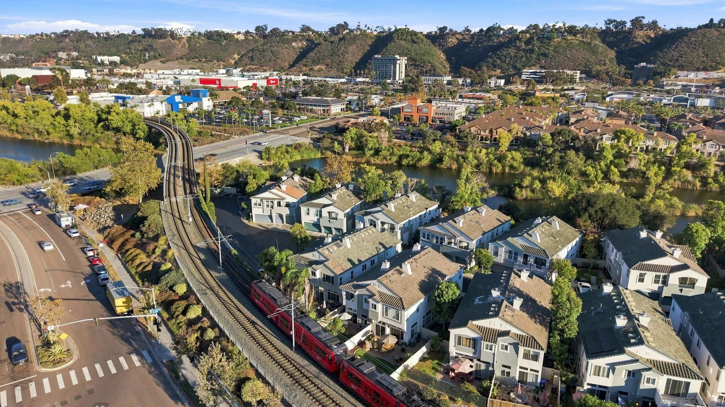 https://cdn.realtyfeed.com/cdn/127/260021981/87db43064d6b1133eb79225d40f04f77.webp