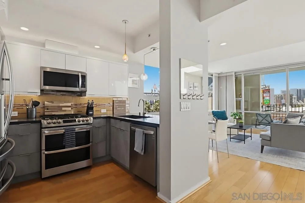321 10th Unit 512, San Diego, CA 92101 - Photo 3 of 34, San Diego, CA