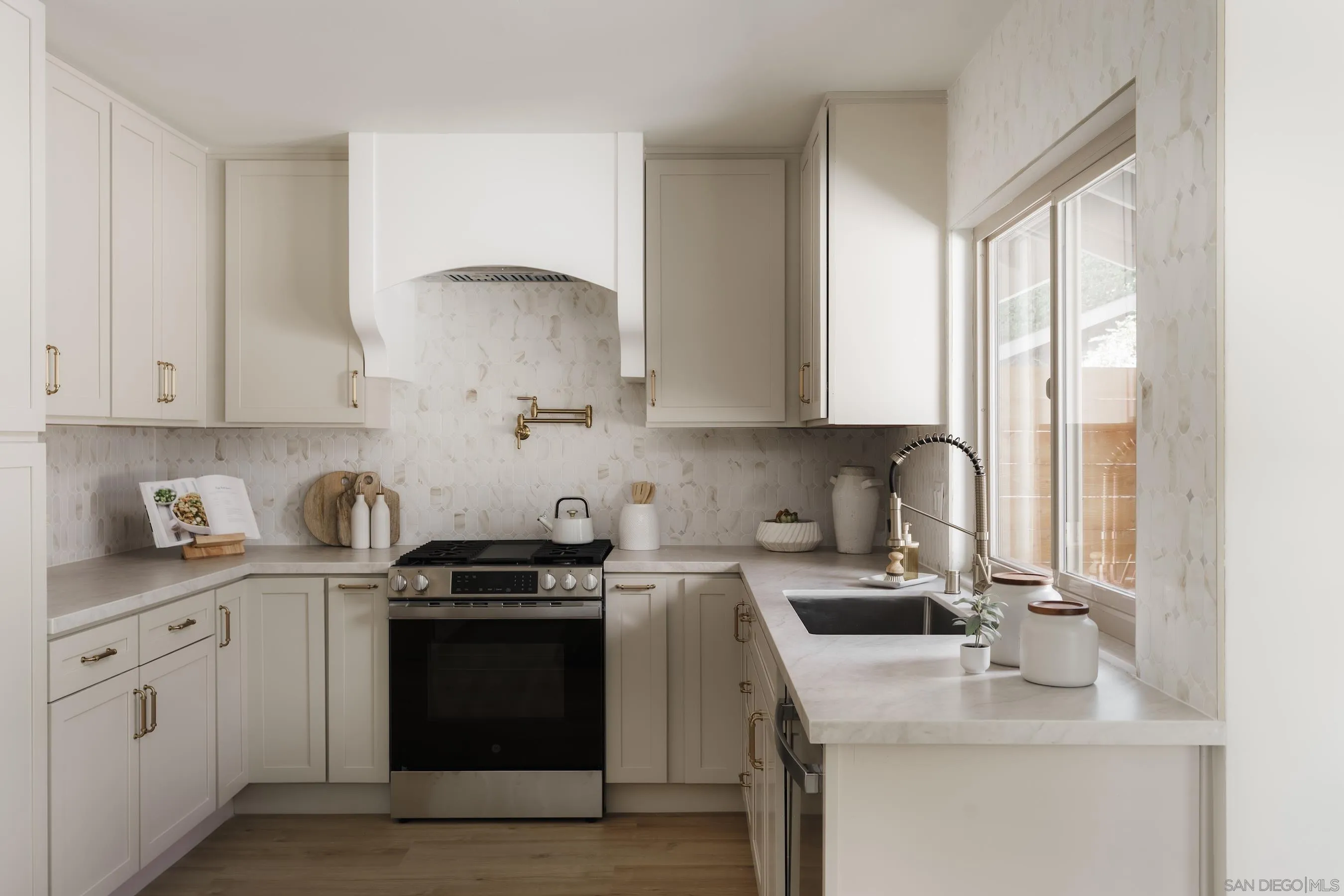 https://cdn.realtyfeed.com/cdn/127/260021990/bb68dd0d074083a90837d18333651d53.webp