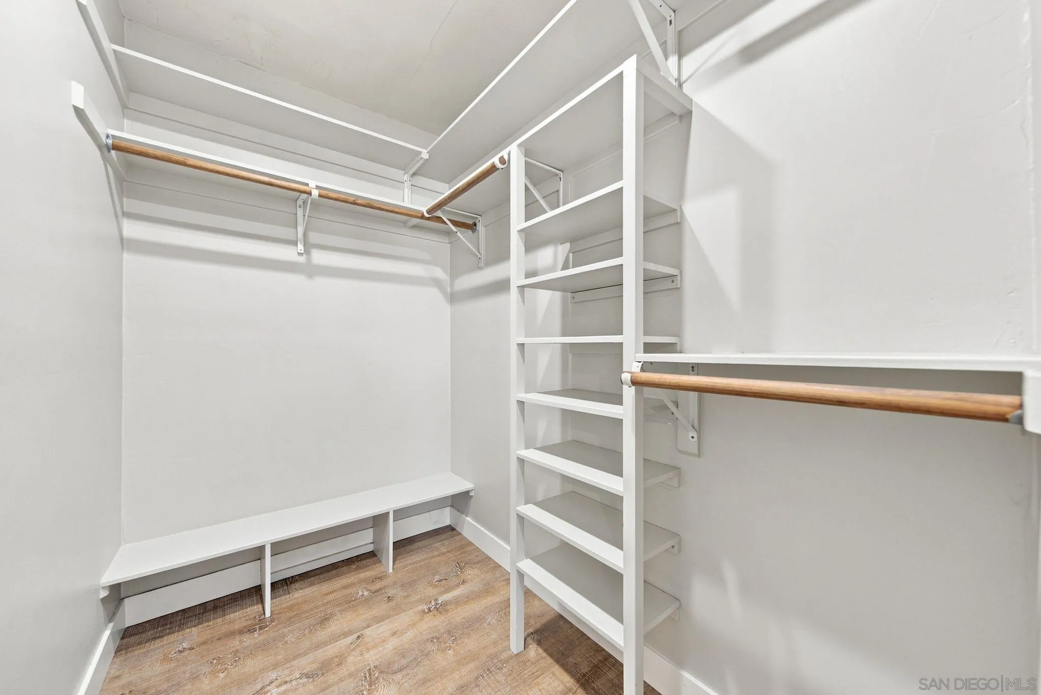 https://cdn.realtyfeed.com/cdn/127/260021994/1fc10f274f4c65ae61f308a616e9a0c3.webp