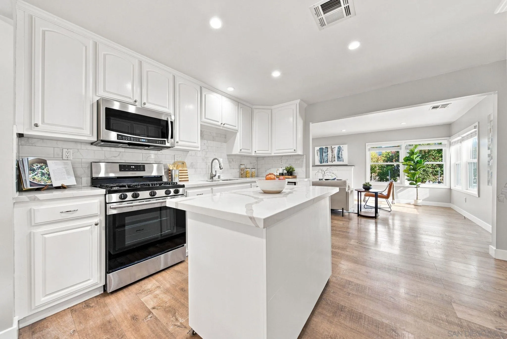 https://cdn.realtyfeed.com/cdn/127/260021994/3aa3b316edd2d2375227d9c2baa145a7.webp