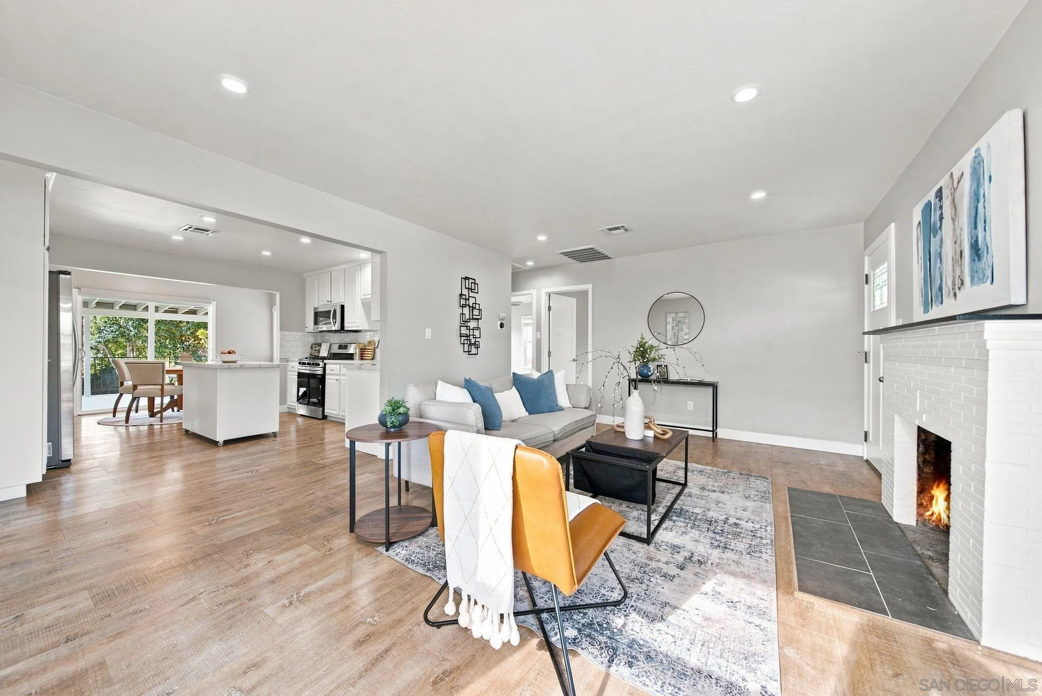 https://cdn.realtyfeed.com/cdn/127/260021994/75e54c0c6c66f070325aed6db45c3564.webp