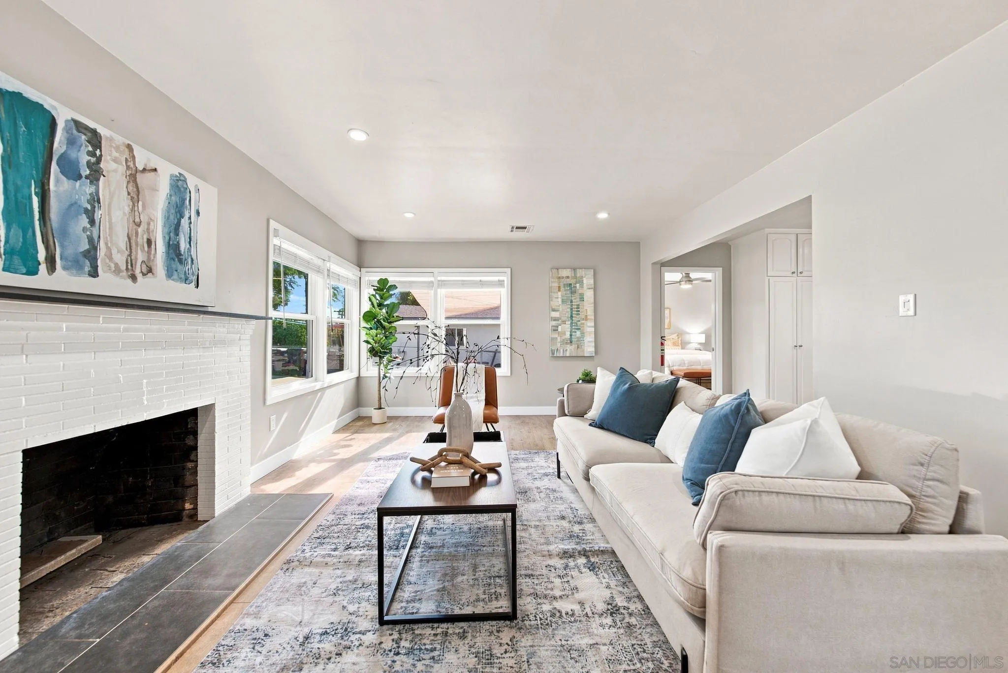 https://cdn.realtyfeed.com/cdn/127/260021994/c9cce10591bd9330899b21a698dfed55.webp