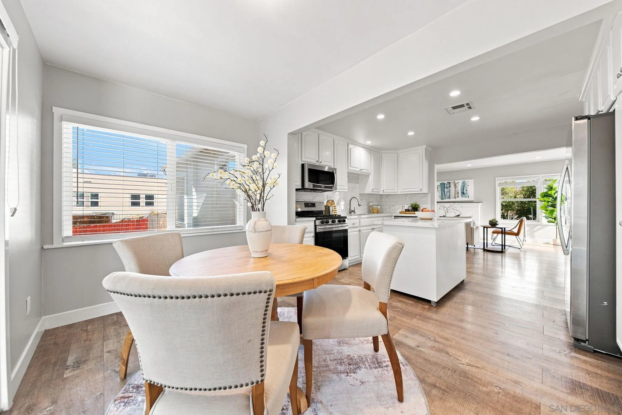 https://cdn.realtyfeed.com/cdn/127/260021994/faaab3e768ebcacc990d6c264da0c815.webp