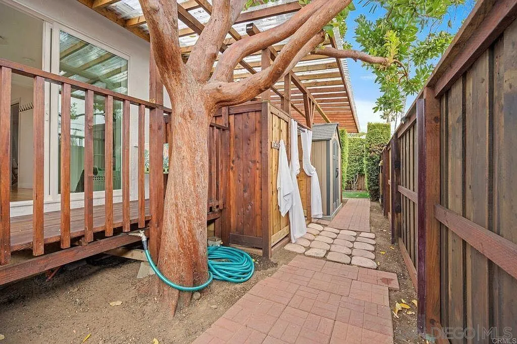 https://cdn.realtyfeed.com/cdn/127/260022000/47608ae0f323b676756738f72ad12235.webp
