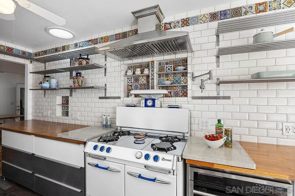https://cdn.realtyfeed.com/cdn/127/260022000/7a91e61b4c1baea229dc1968aefa44f5.webp