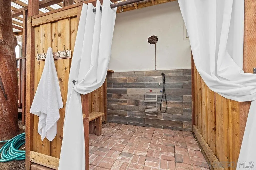 https://cdn.realtyfeed.com/cdn/127/260022000/c276bb175c1b68684b2caf4f4aeb4cdd.webp
